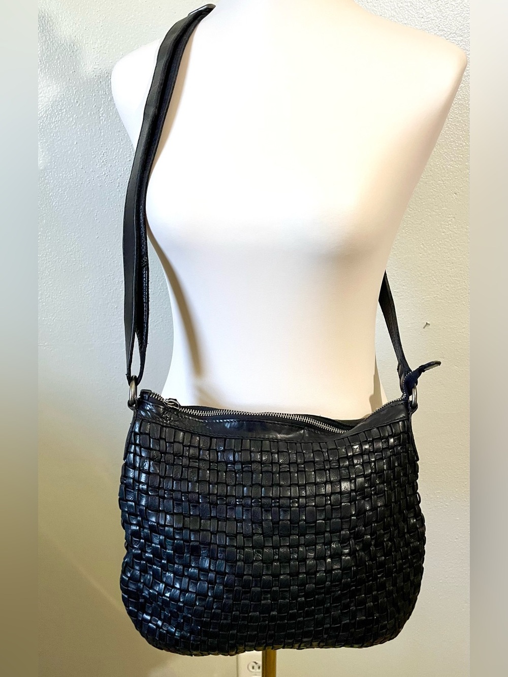 Vilenca Holland Woven Leather Crossbody Bag Black Boho Biker Artisan Purse Hobo